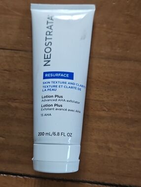 NEOSTRATA Resurface Lotion Plus AHA Exfoliator — White